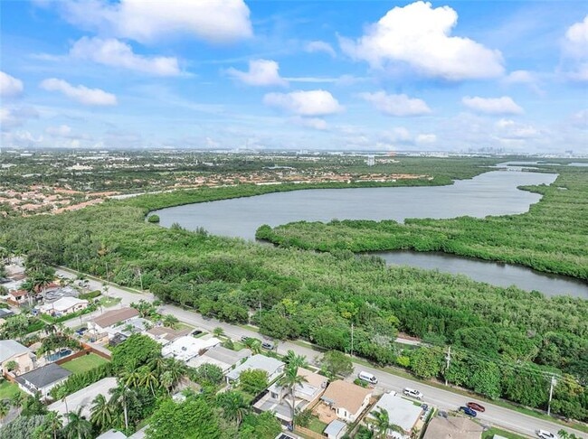 Building Photo - 828 Johnson St