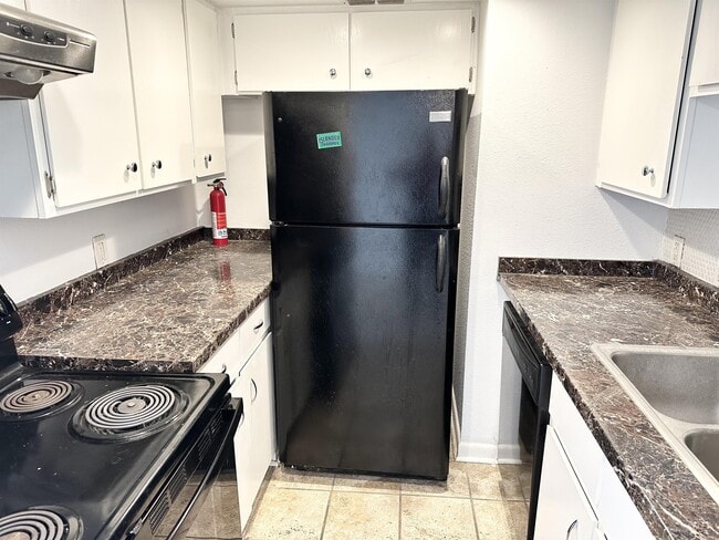 Building Photo - 3402 Ocean Dr