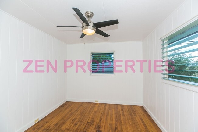Building Photo - 1555 Moani St