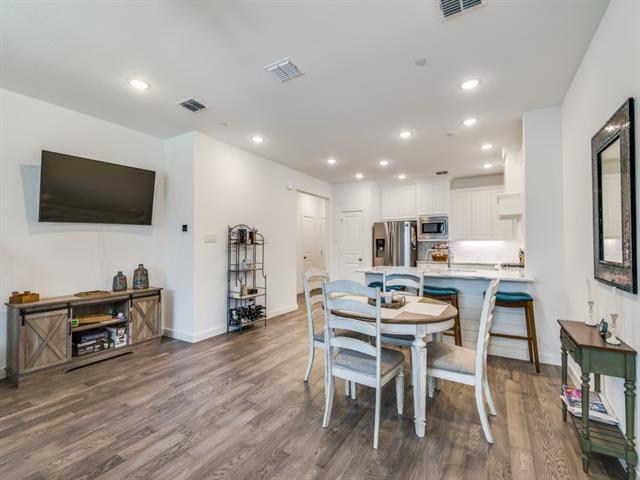 Building Photo - 532 Ballustrade Dr