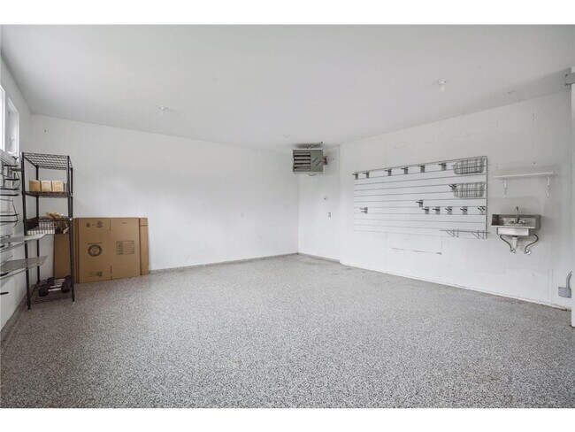 Building Photo - 209 Westwood Dr N