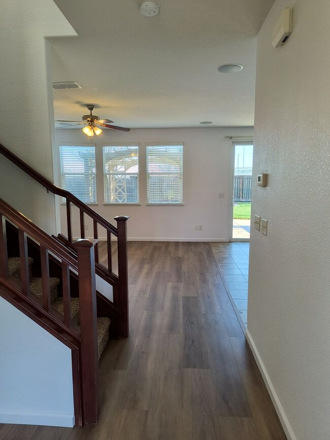 Building Photo - Beautiful 2 Story Home available now in Ro...