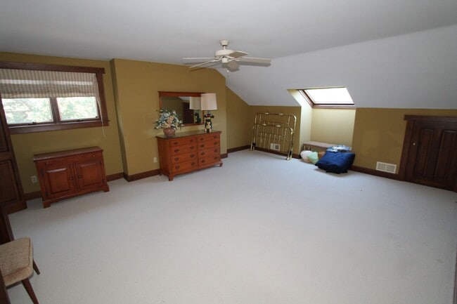 Building Photo - Incredible home on a private & secluded lot.