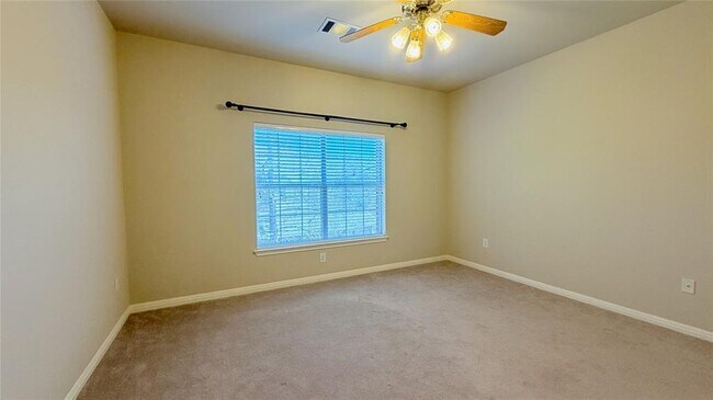 Building Photo - 5515 Davis Ln