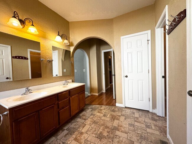 Building Photo - 134 Ridgeview Dr