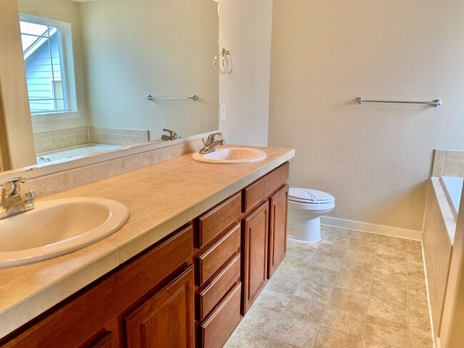 Building Photo - DON'T MISS THIS ONE...  - Quiet, 4 bedroom...