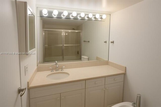 Building Photo - 5900 Collins Ave