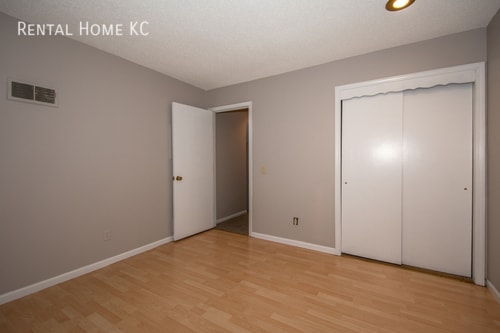 Building Photo - 1515 E Leona-