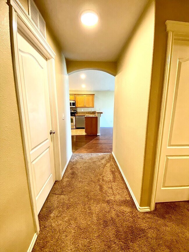 Building Photo - 3 bedroom 2 bath Walking Distance to Sage Valley Middle School