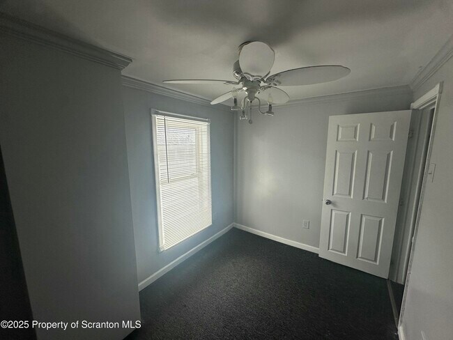 Building Photo - 119 Center Ave