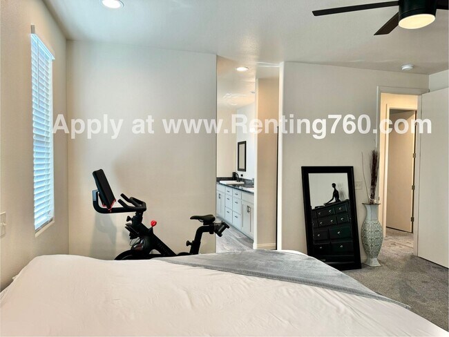 Building Photo - Newer 4 Bedroom 3 Bathroom Home With Solar...
