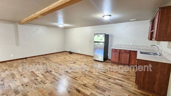 Building Photo - 1330 Corbet Dr