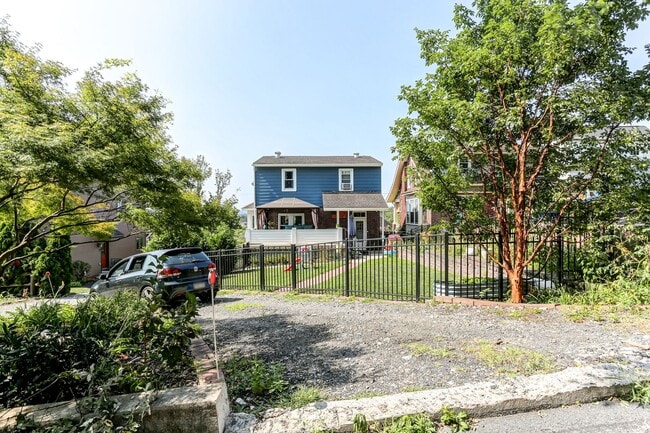 Building Photo - 3 Bed 1 Bath in Lemoyne Pa