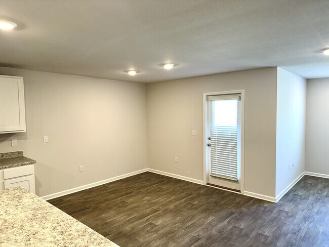 Building Photo - New rental in Brighton Oaks! Conveniently located off Hwy 231, this community conveniently close ...