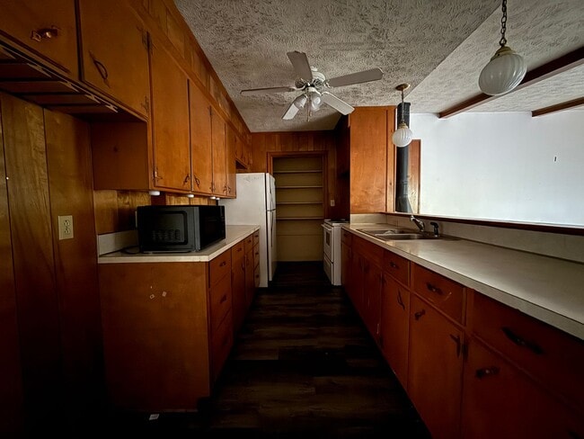 Building Photo - 1 Bed/1 Bath Apartment