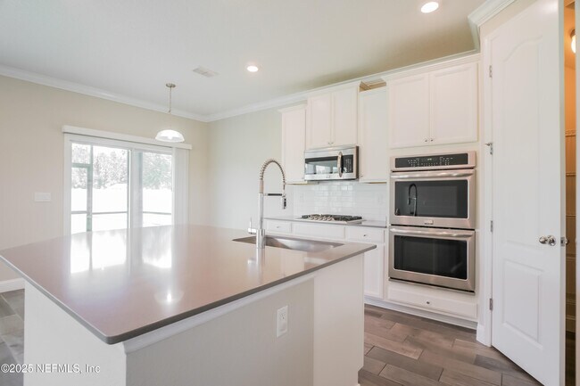 Building Photo - 51 Silver Creek Pl