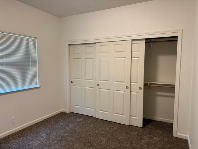 Building Photo - 1296 Woodhaven Ln