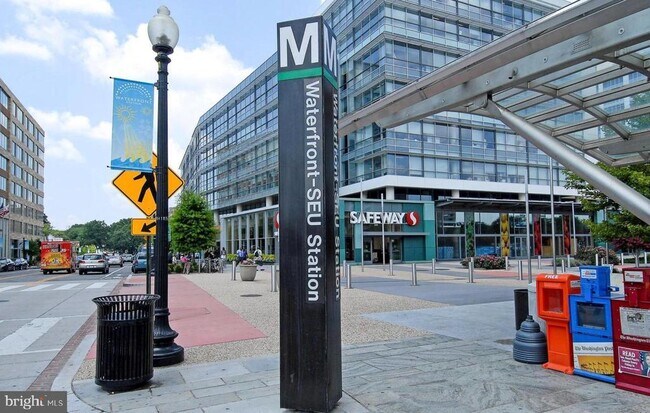 Building Photo - 1435 4th St SW