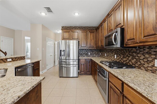 Building Photo - 15201 Calaveras Dr