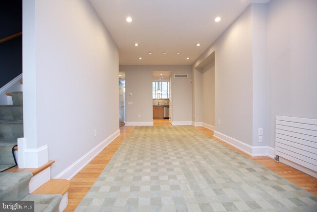 Building Photo - 421 S 20th St