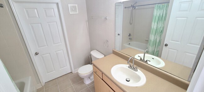 Building Photo - 940 Village Trail