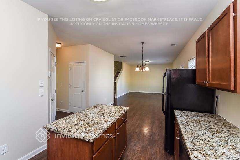 Building Photo - 3467 Rosebud Park Dr