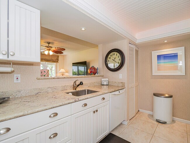 Building Photo - 1700 Ocean Dr