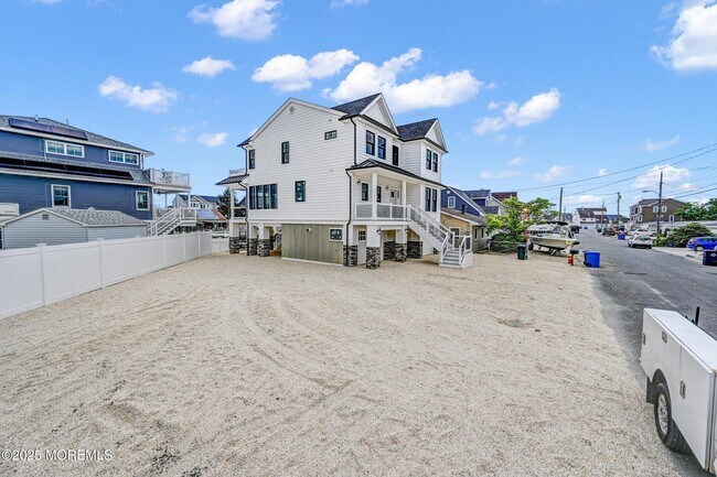Building Photo - 104 Lawrence Dr