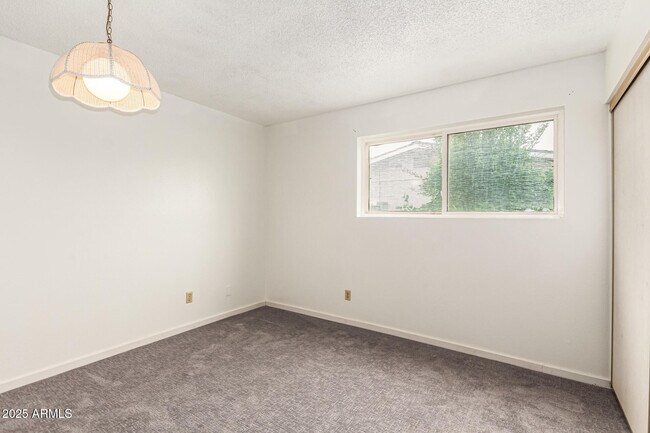 Building Photo - 1923 E Gemini Dr