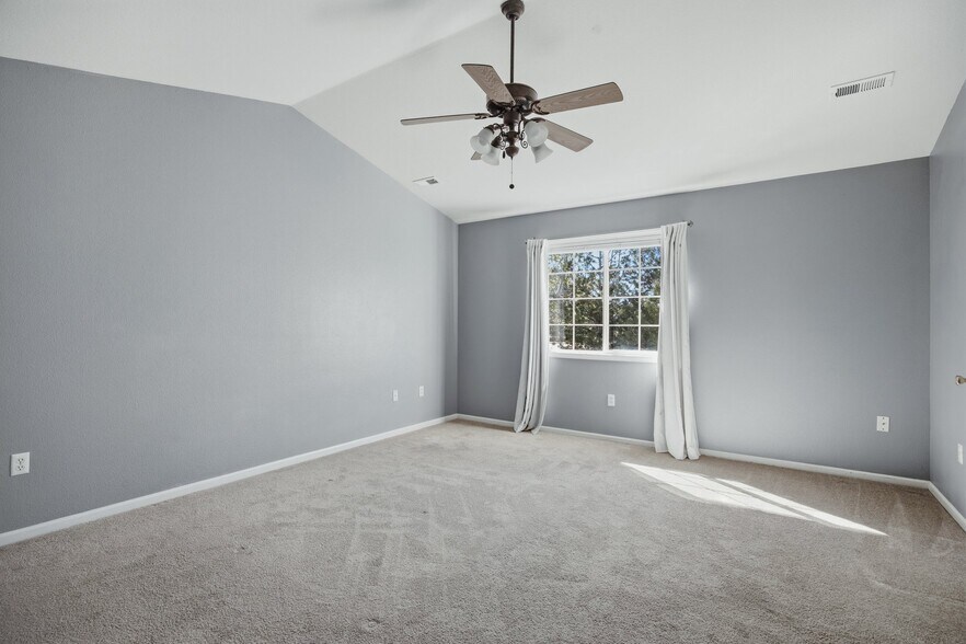Building Photo - 2056 Calhoun Ct
