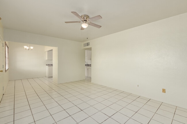 Building Photo - 2823 W Keim Dr