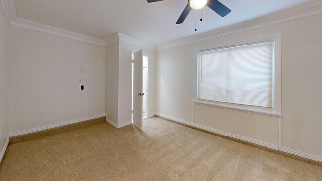 Building Photo - 1021 Crosby Ave