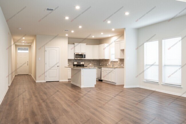 Building Photo - 742 Friar Tuck Dr