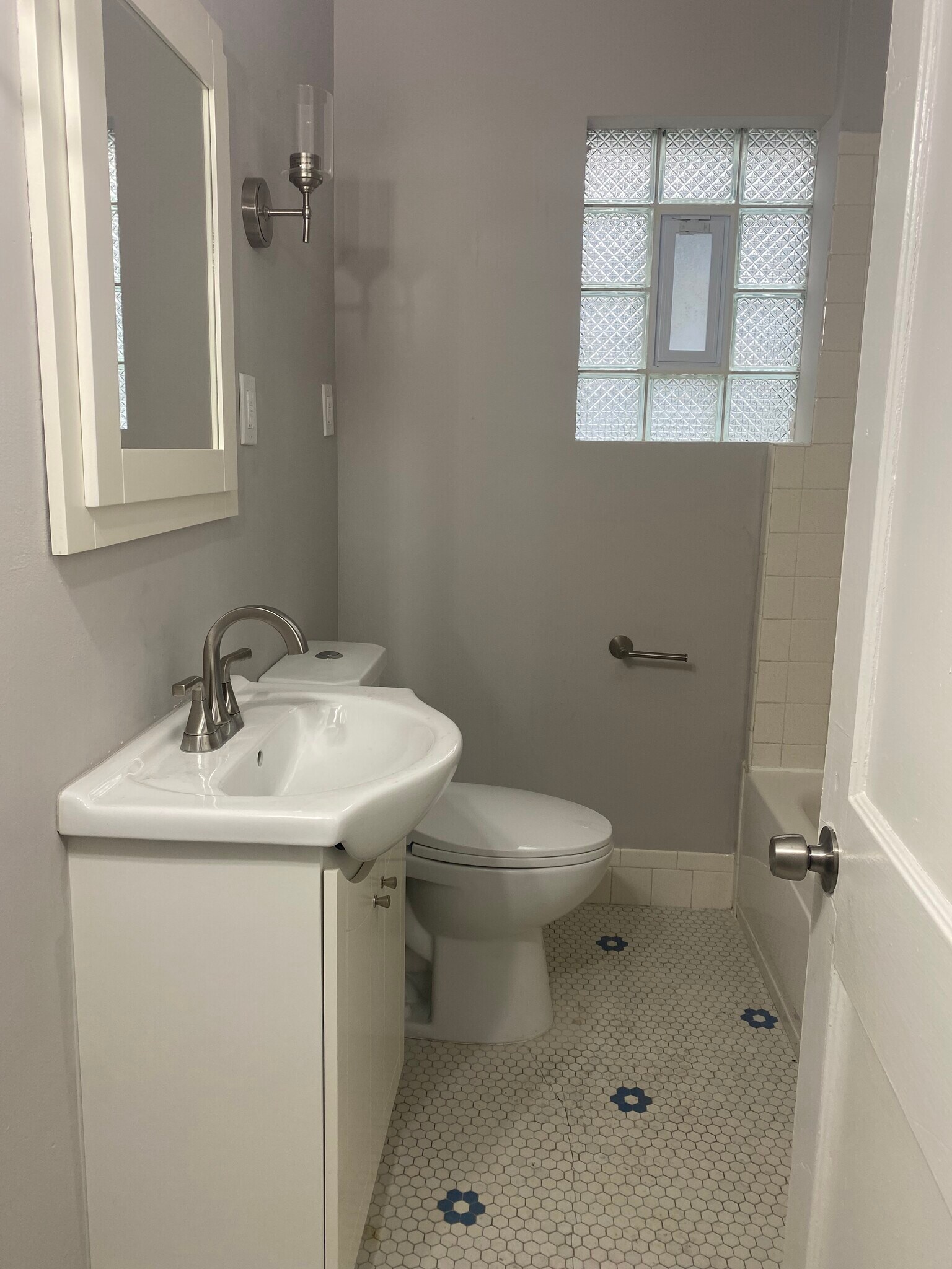 Building Photo - 5301 W Winona St