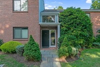 Building Photo - 4 Hills Ln