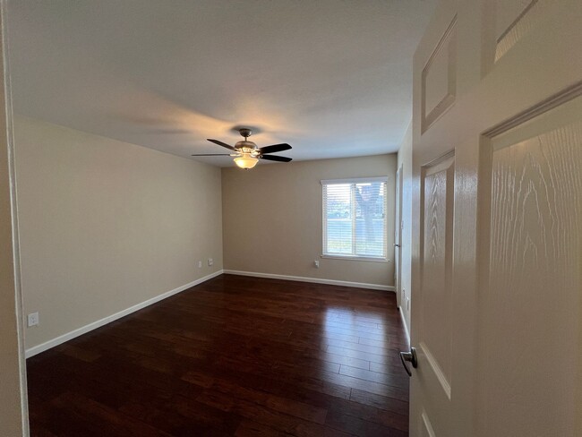 Building Photo - 2-bedroom single story condo located in de...