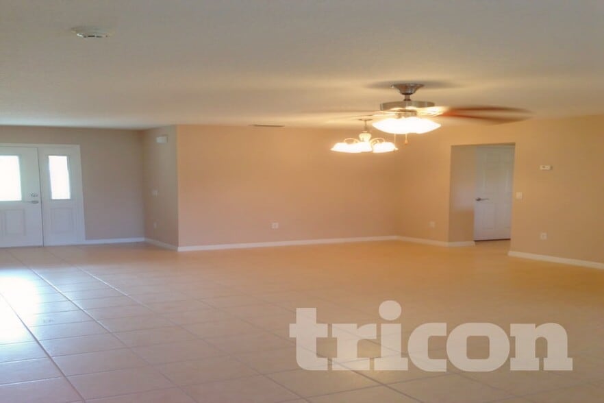 Building Photo - 2680 Chatham Cir