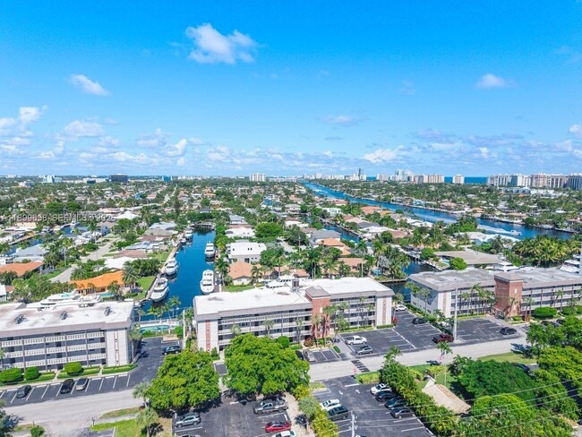 Building Photo - 3111 NE 51st St