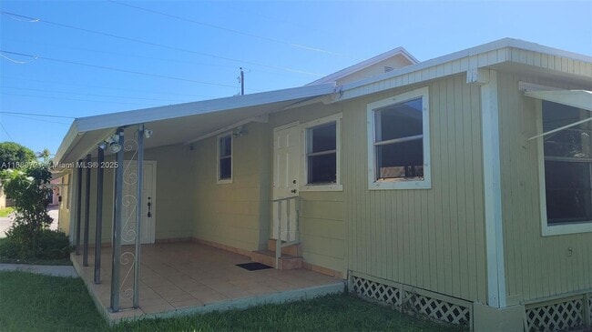 Building Photo - 528 NW 44th Ave