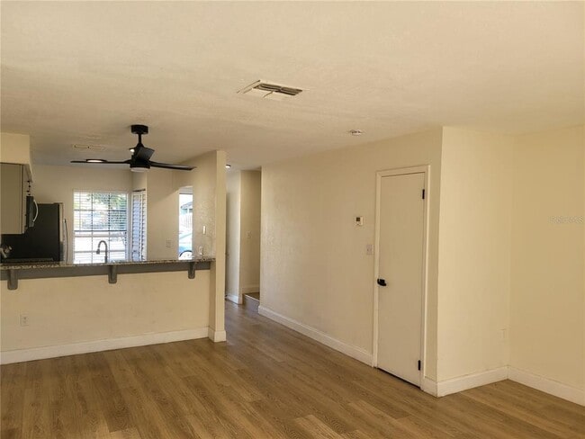 Building Photo - 1236 Dovehill Dr