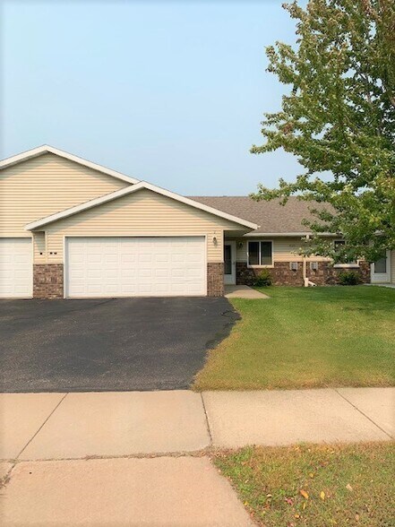 Building Photo - 4549 Woodford Ct