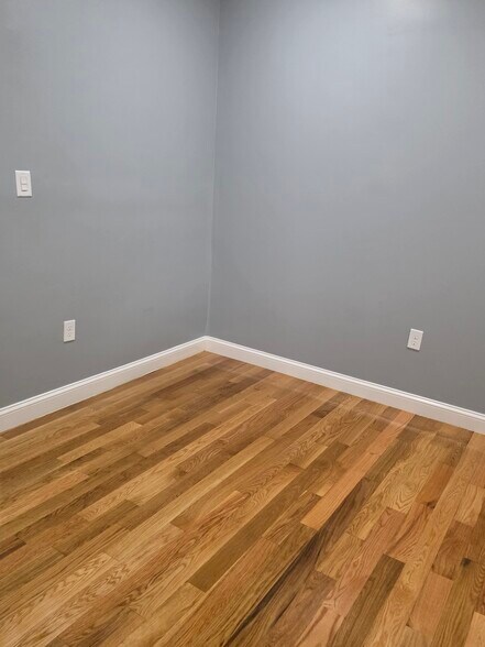 Building Photo - 18 Mascot St