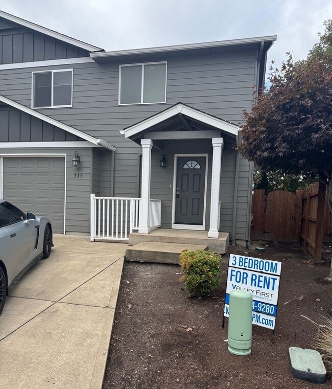 Building Photo - 337-339 Tracy Court Monmouth, OR 97361