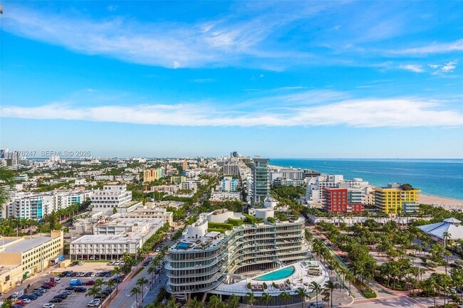 Building Photo - 400 South Pointe Dr