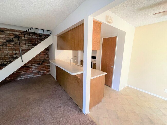 Building Photo - Centrally Located McKeon Condo