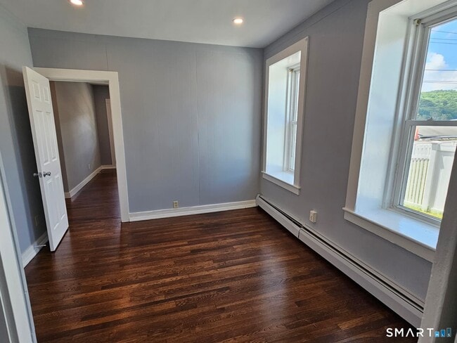 Building Photo - 301 Roosevelt Dr