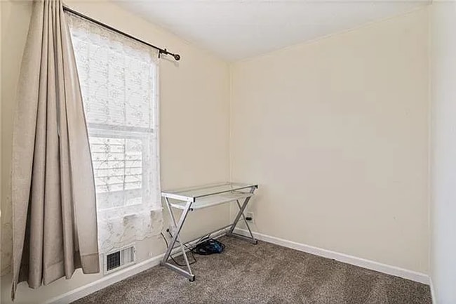 Building Photo - Spacious 3 Bed, 2 Bath Home with 1-Car Garage Near Downtown Kansas City