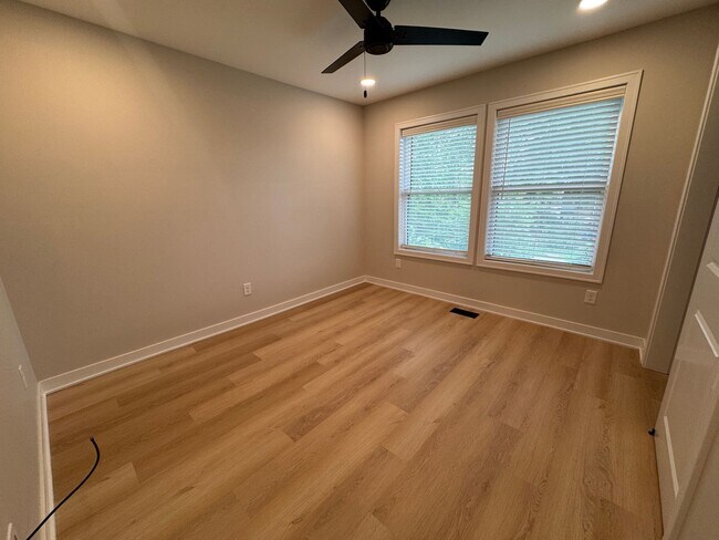 Building Photo - 1234-1236-1236 Summit St