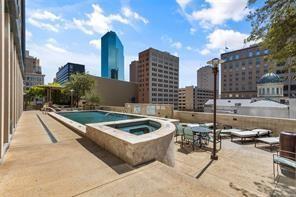 Building Photo - 500 Throckmorton St