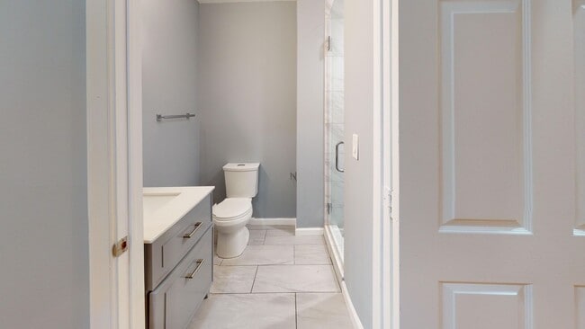 Building Photo - Le Droit Park Renovated Three Bedroom W/Pa...